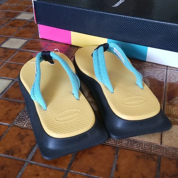NWT HAVAIANAS flip flops - Picture 3 of 13